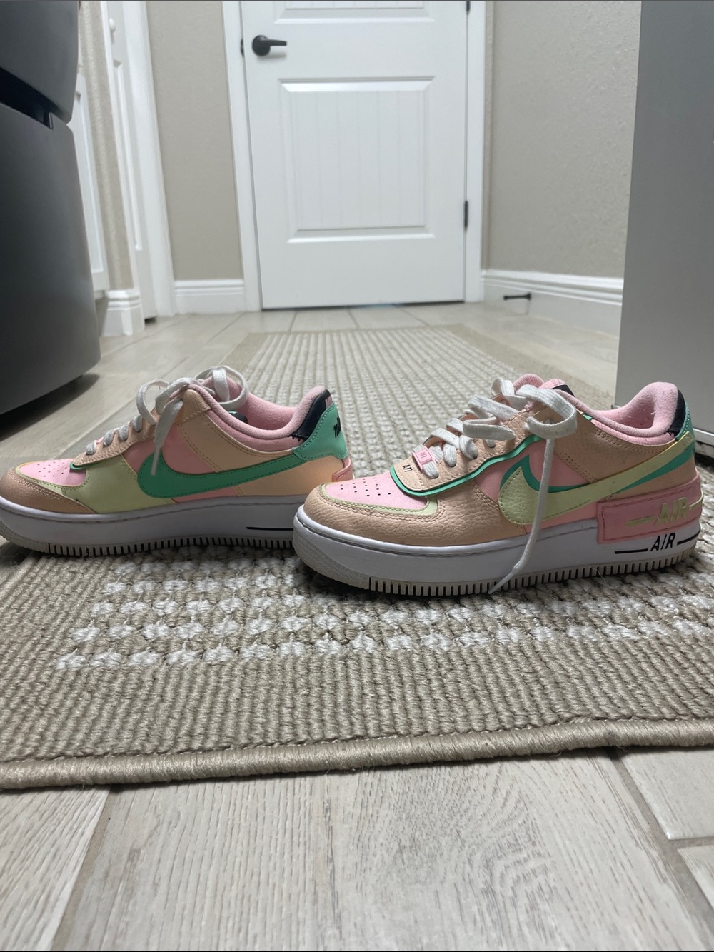 Nike Kids Low-Top Sneakers in Pastel Pink, Mint & Light Yellow